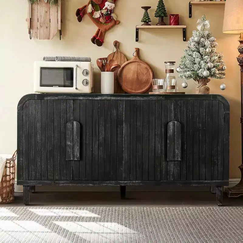 59 Credenza curvata da fattoria vintage con grandi maniglie in legno, intaglio verticale a venatura del legno e ripiani regolabili per la cucina